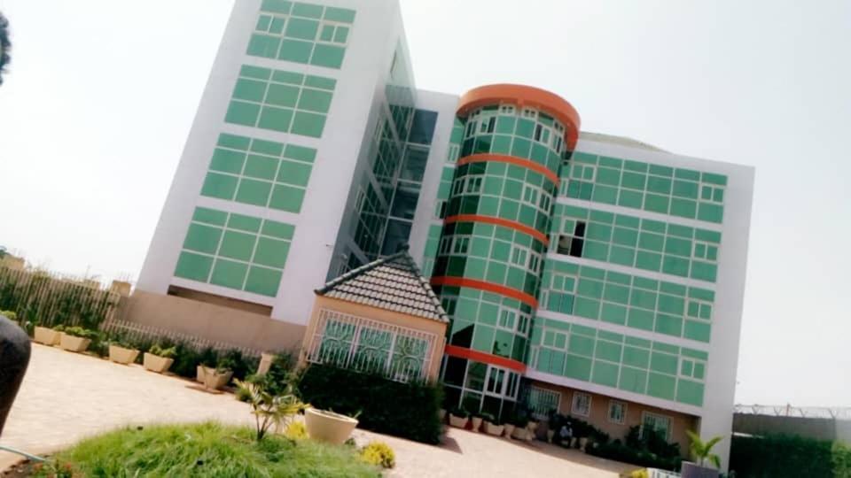 Hotel Univers 3 Aeroport Luxe Niamey Exterior photo