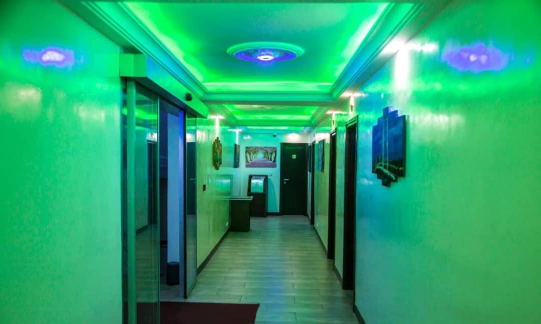 Hotel Univers 3 Aeroport Luxe Niamey Exterior photo