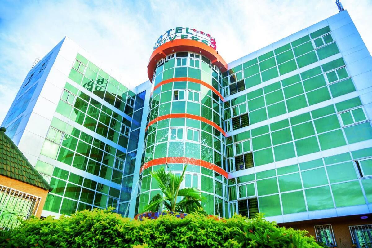 Hotel Univers 3 Aeroport Luxe Niamey Exterior photo