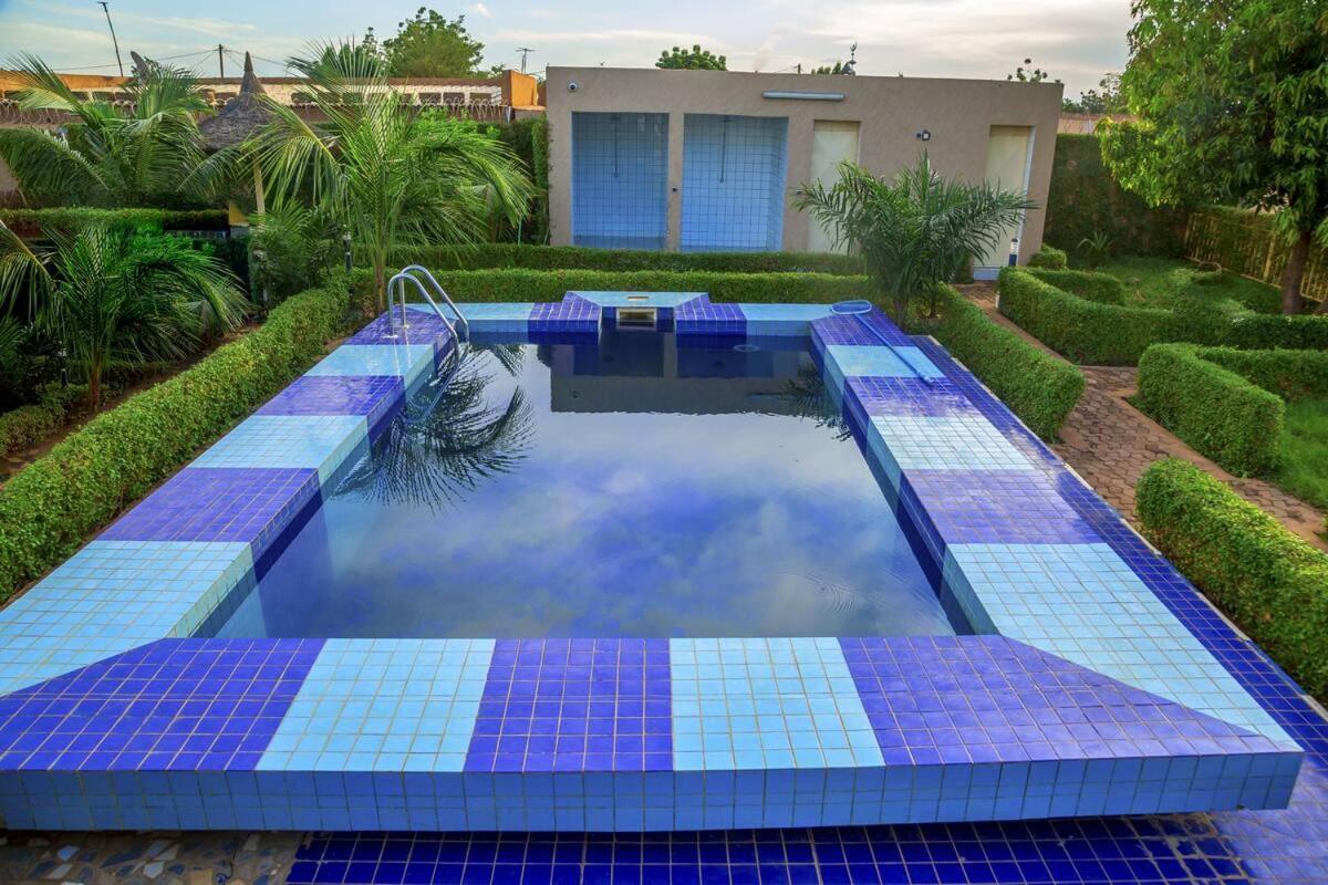 Hotel Univers 3 Aeroport Luxe Niamey Exterior photo
